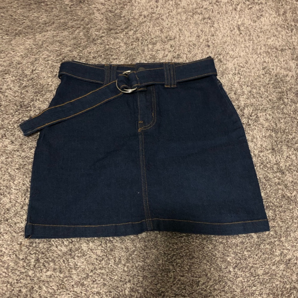 WORN ONCE US 6 PLT O RING DENIM SKIRT